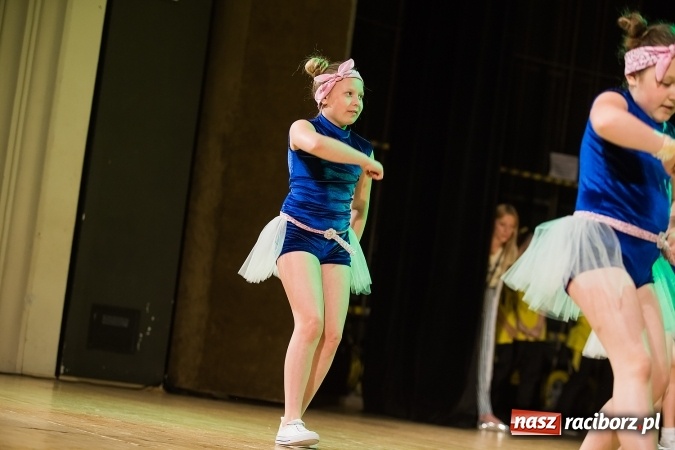 Zdjęcie w galerii na portalu naszraciborz.pl: X Powiatowy Festiwal Twórczości Artystycznej - konkurs tańca wiadomości z regionu