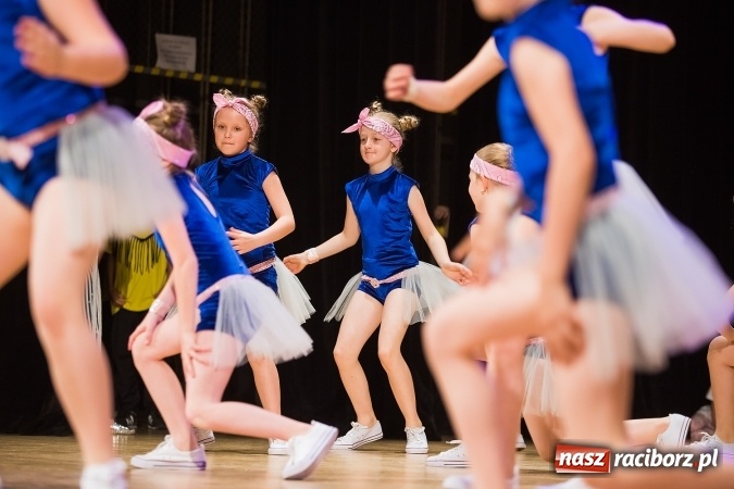 Zdjęcie w galerii na portalu naszraciborz.pl: X Powiatowy Festiwal Twórczości Artystycznej - konkurs tańca wiadomości z regionu