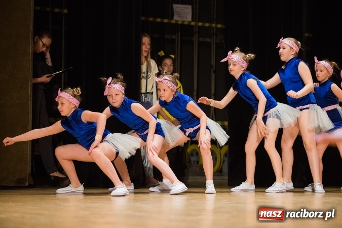 Zdjęcie w galerii na portalu naszraciborz.pl: X Powiatowy Festiwal Twórczości Artystycznej - konkurs tańca wiadomości z regionu