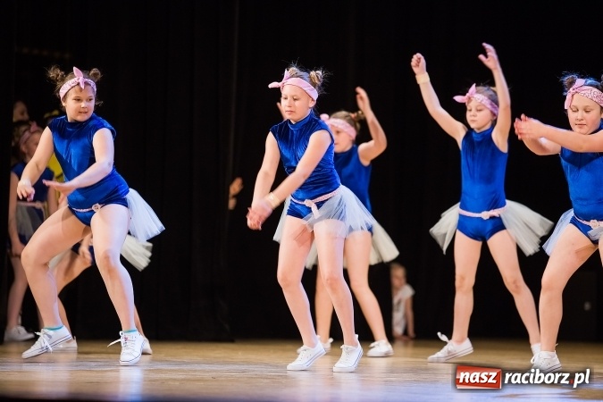 Zdjęcie w galerii na portalu naszraciborz.pl: X Powiatowy Festiwal Twórczości Artystycznej - konkurs tańca wiadomości z regionu