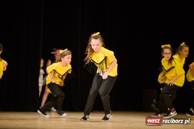 Zdjęcie w galerii na portalu naszraciborz.pl: X Powiatowy Festiwal Twórczości Artystycznej - konkurs tańca wiadomości z regionu