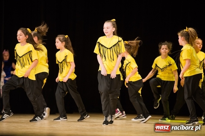 Zdjęcie w galerii na portalu naszraciborz.pl: X Powiatowy Festiwal Twórczości Artystycznej - konkurs tańca wiadomości z regionu