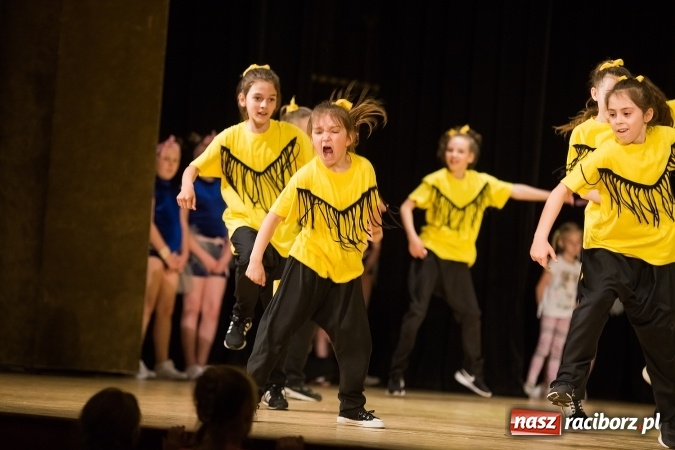 Zdjęcie w galerii na portalu naszraciborz.pl: X Powiatowy Festiwal Twórczości Artystycznej - konkurs tańca wiadomości z regionu