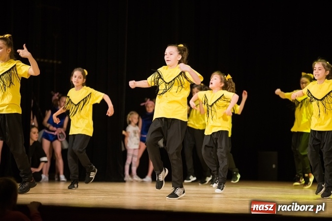 Zdjęcie w galerii na portalu naszraciborz.pl: X Powiatowy Festiwal Twórczości Artystycznej - konkurs tańca wiadomości z regionu