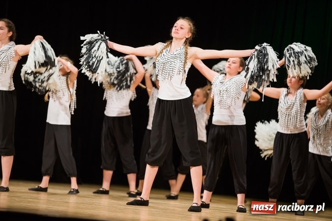 Zdjęcie w galerii na portalu naszraciborz.pl: X Powiatowy Festiwal Twórczości Artystycznej - konkurs tańca wiadomości z regionu