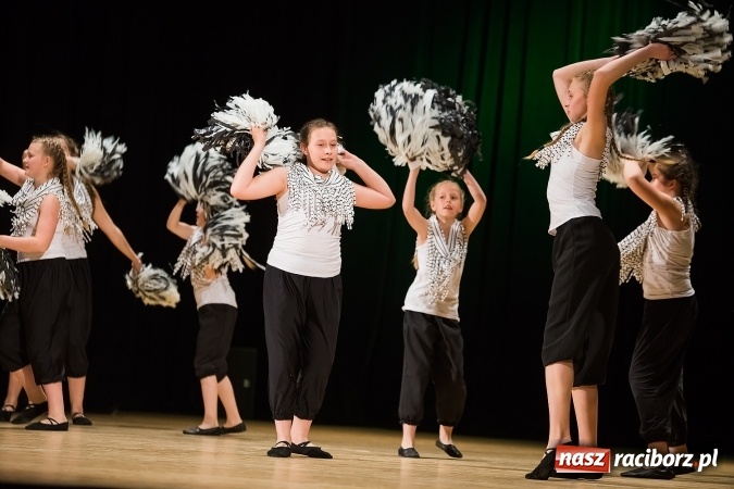 Zdjęcie w galerii na portalu naszraciborz.pl: X Powiatowy Festiwal Twórczości Artystycznej - konkurs tańca wiadomości z regionu