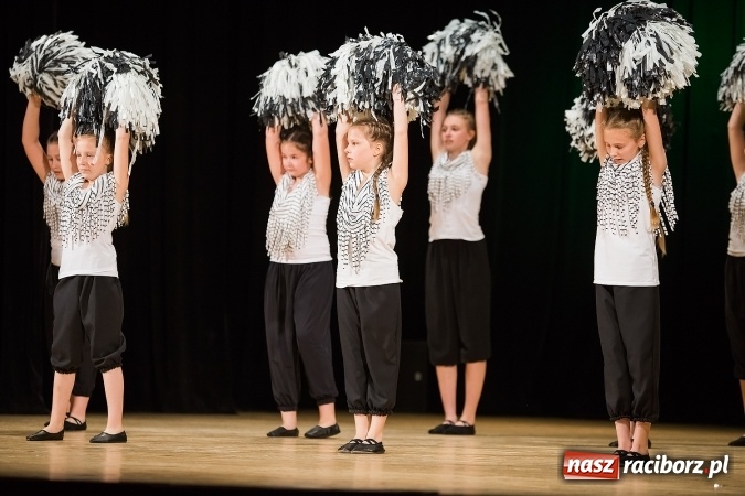 Zdjęcie w galerii na portalu naszraciborz.pl: X Powiatowy Festiwal Twórczości Artystycznej - konkurs tańca wiadomości z regionu