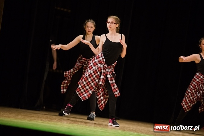 Zdjęcie w galerii na portalu naszraciborz.pl: X Powiatowy Festiwal Twórczości Artystycznej - konkurs tańca wiadomości z regionu