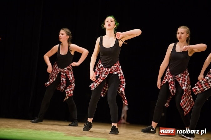 Zdjęcie w galerii na portalu naszraciborz.pl: X Powiatowy Festiwal Twórczości Artystycznej - konkurs tańca wiadomości z regionu