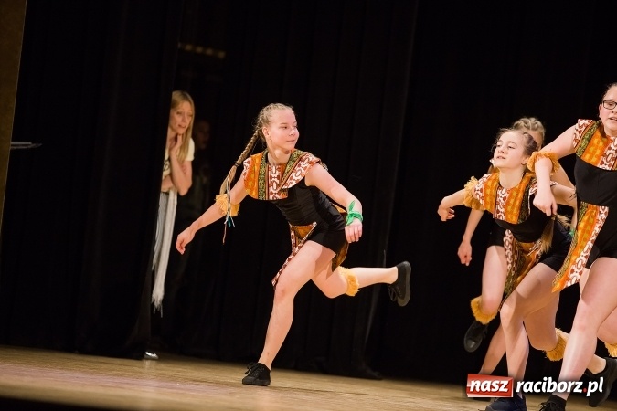 Zdjęcie w galerii na portalu naszraciborz.pl: X Powiatowy Festiwal Twórczości Artystycznej - konkurs tańca wiadomości z regionu