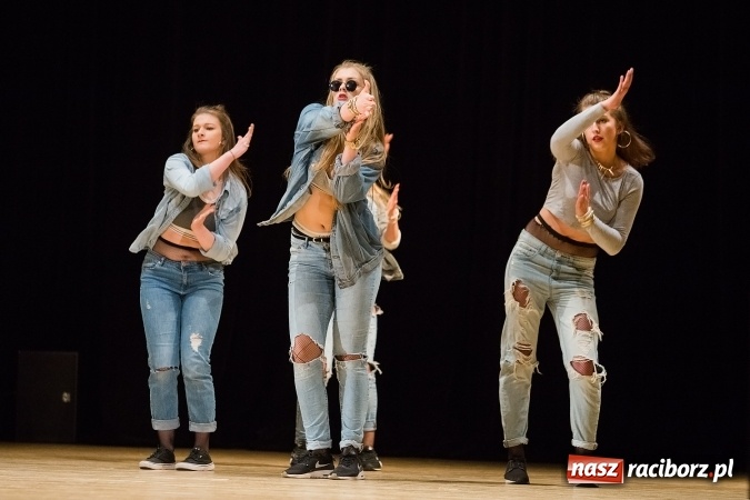 Zdjęcie w galerii na portalu naszraciborz.pl: X Powiatowy Festiwal Twórczości Artystycznej - konkurs tańca wiadomości z regionu