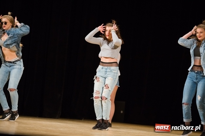 Zdjęcie w galerii na portalu naszraciborz.pl: X Powiatowy Festiwal Twórczości Artystycznej - konkurs tańca wiadomości z regionu