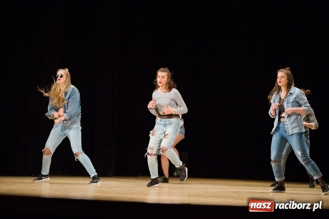 Zdjęcie w galerii na portalu naszraciborz.pl: X Powiatowy Festiwal Twórczości Artystycznej - konkurs tańca wiadomości z regionu