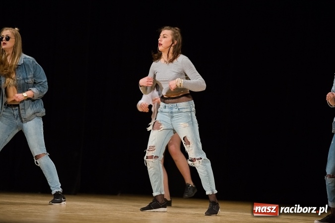 Zdjęcie w galerii na portalu naszraciborz.pl: X Powiatowy Festiwal Twórczości Artystycznej - konkurs tańca wiadomości z regionu