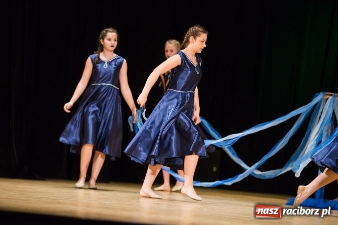 Zdjęcie w galerii na portalu naszraciborz.pl: X Powiatowy Festiwal Twórczości Artystycznej - konkurs tańca wiadomości z regionu