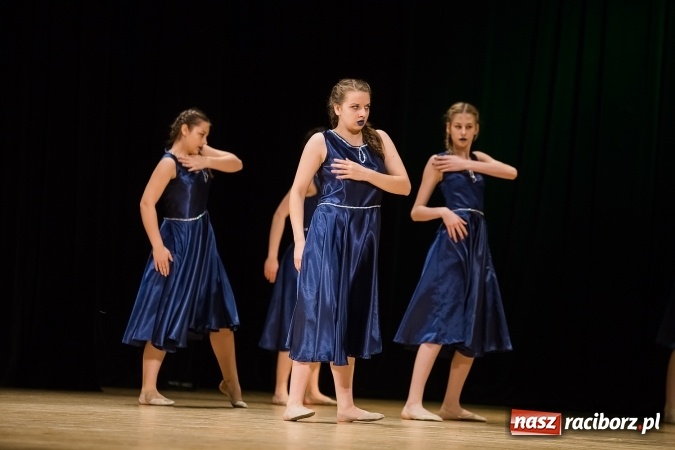Zdjęcie w galerii na portalu naszraciborz.pl: X Powiatowy Festiwal Twórczości Artystycznej - konkurs tańca wiadomości z regionu