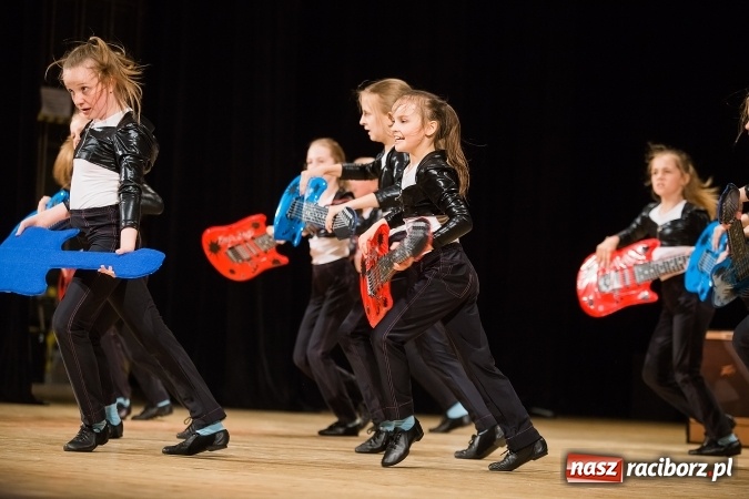 Zdjęcie w galerii na portalu naszraciborz.pl: X Powiatowy Festiwal Twórczości Artystycznej - konkurs tańca wiadomości z regionu