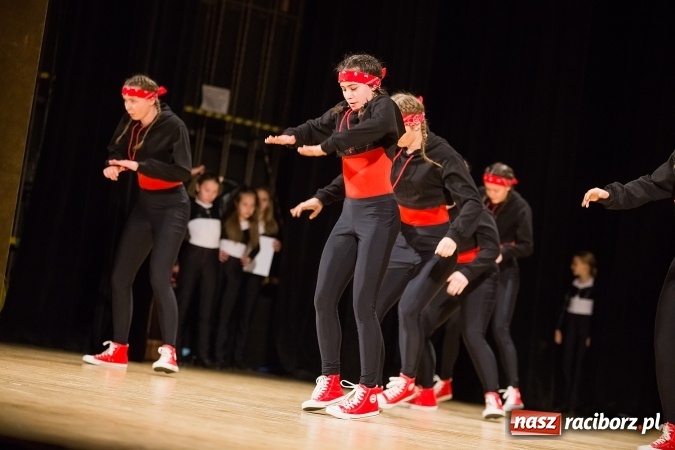 Zdjęcie w galerii na portalu naszraciborz.pl: X Powiatowy Festiwal Twórczości Artystycznej - konkurs tańca wiadomości z regionu