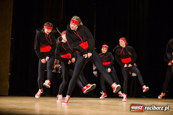 Zdjęcie w galerii na portalu naszraciborz.pl: X Powiatowy Festiwal Twórczości Artystycznej - konkurs tańca wiadomości z regionu