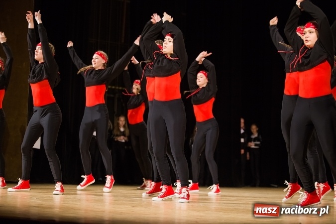 Zdjęcie w galerii na portalu naszraciborz.pl: X Powiatowy Festiwal Twórczości Artystycznej - konkurs tańca wiadomości z regionu