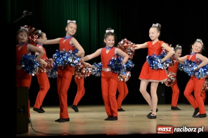 Zdjęcie w galerii na portalu naszraciborz.pl: X Powiatowy Festiwal Twórczości Artystycznej - konkurs tańca wiadomości z regionu