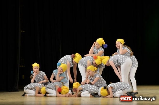 Zdjęcie w galerii na portalu naszraciborz.pl: X Powiatowy Festiwal Twórczości Artystycznej - konkurs tańca wiadomości z regionu