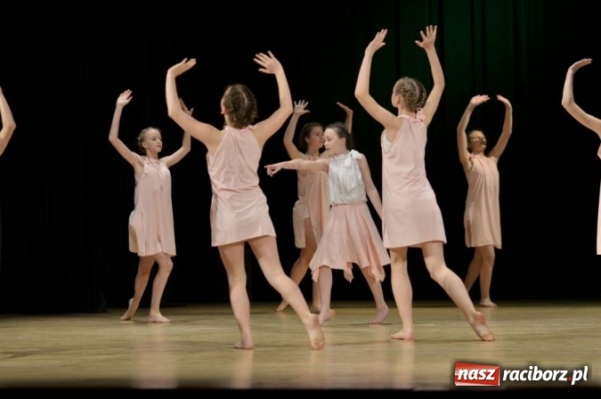 Zdjęcie w galerii na portalu naszraciborz.pl: X Powiatowy Festiwal Twórczości Artystycznej - konkurs tańca wiadomości z regionu