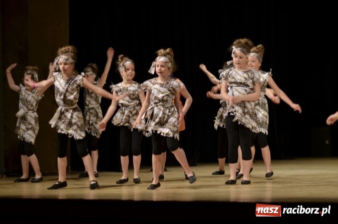 Zdjęcie w galerii na portalu naszraciborz.pl: X Powiatowy Festiwal Twórczości Artystycznej - konkurs tańca wiadomości z regionu