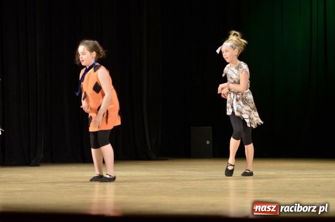 Zdjęcie w galerii na portalu naszraciborz.pl: X Powiatowy Festiwal Twórczości Artystycznej - konkurs tańca wiadomości z regionu