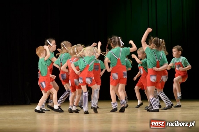 Zdjęcie w galerii na portalu naszraciborz.pl: X Powiatowy Festiwal Twórczości Artystycznej - konkurs tańca wiadomości z regionu