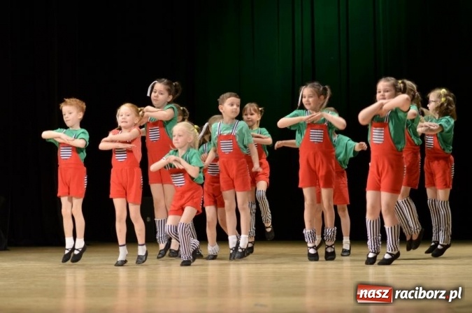 Zdjęcie w galerii na portalu naszraciborz.pl: X Powiatowy Festiwal Twórczości Artystycznej - konkurs tańca wiadomości z regionu