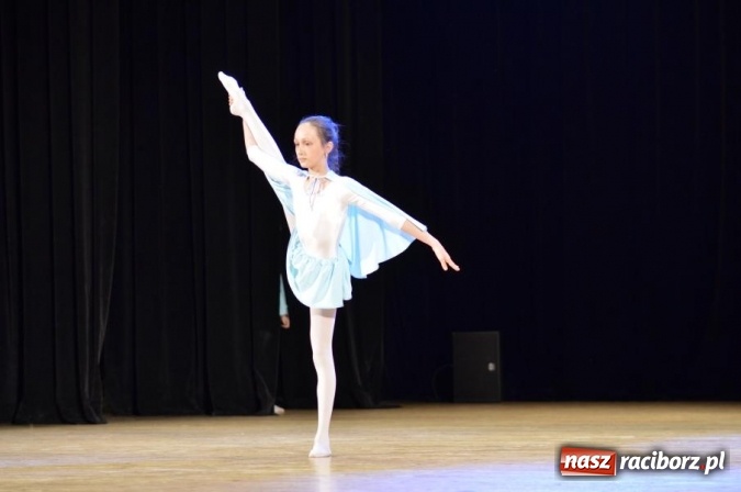 Zdjęcie w galerii na portalu naszraciborz.pl: X Powiatowy Festiwal Twórczości Artystycznej - konkurs tańca wiadomości z regionu