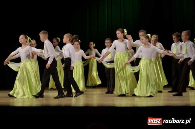 Zdjęcie w galerii na portalu naszraciborz.pl: X Powiatowy Festiwal Twórczości Artystycznej - konkurs tańca wiadomości z regionu