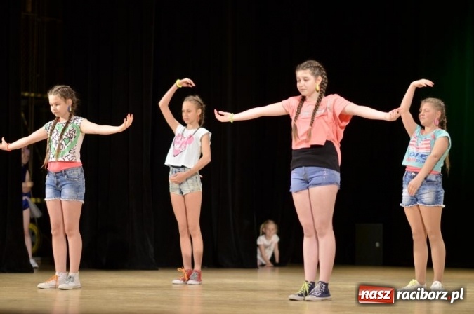 Zdjęcie w galerii na portalu naszraciborz.pl: X Powiatowy Festiwal Twórczości Artystycznej - konkurs tańca wiadomości z regionu