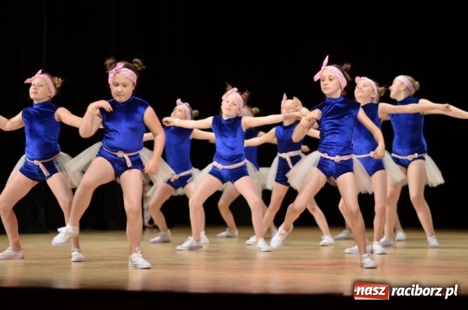 Zdjęcie w galerii na portalu naszraciborz.pl: X Powiatowy Festiwal Twórczości Artystycznej - konkurs tańca wiadomości z regionu