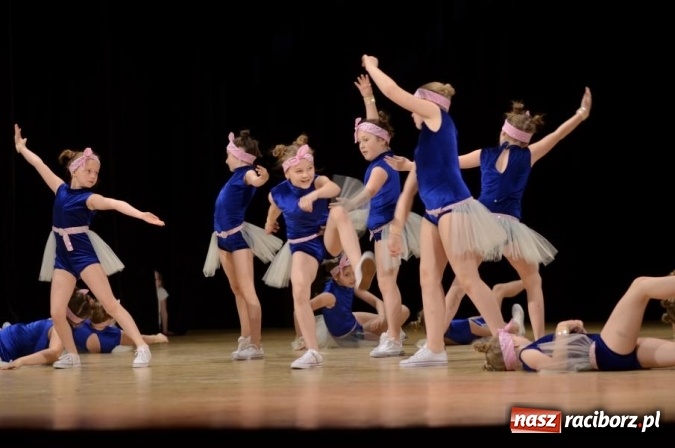 Zdjęcie w galerii na portalu naszraciborz.pl: X Powiatowy Festiwal Twórczości Artystycznej - konkurs tańca wiadomości z regionu