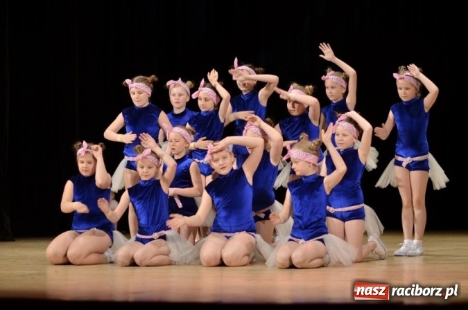 Zdjęcie w galerii na portalu naszraciborz.pl: X Powiatowy Festiwal Twórczości Artystycznej - konkurs tańca wiadomości z regionu