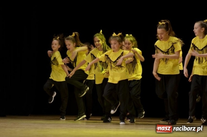 Zdjęcie w galerii na portalu naszraciborz.pl: X Powiatowy Festiwal Twórczości Artystycznej - konkurs tańca wiadomości z regionu