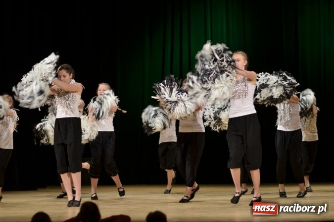 Zdjęcie w galerii na portalu naszraciborz.pl: X Powiatowy Festiwal Twórczości Artystycznej - konkurs tańca wiadomości z regionu