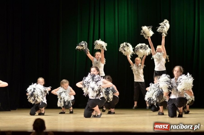 Zdjęcie w galerii na portalu naszraciborz.pl: X Powiatowy Festiwal Twórczości Artystycznej - konkurs tańca wiadomości z regionu