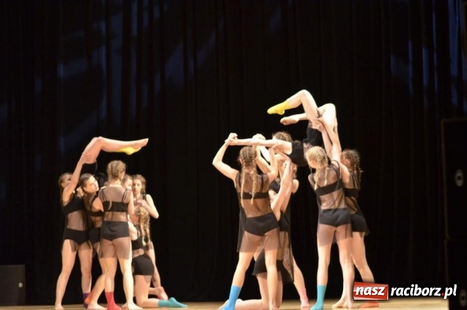 Zdjęcie w galerii na portalu naszraciborz.pl: X Powiatowy Festiwal Twórczości Artystycznej - konkurs tańca wiadomości z regionu