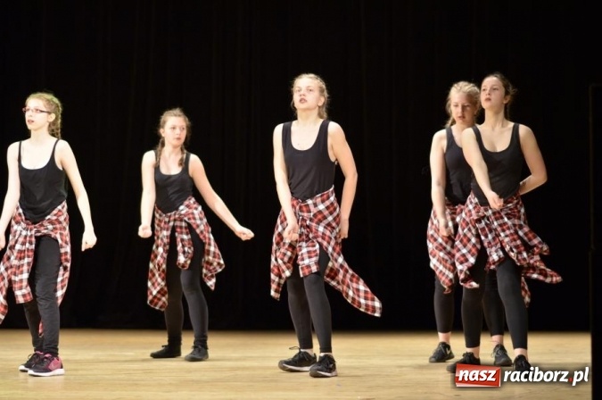 Zdjęcie w galerii na portalu naszraciborz.pl: X Powiatowy Festiwal Twórczości Artystycznej - konkurs tańca wiadomości z regionu