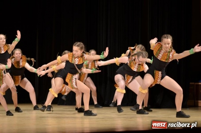 Zdjęcie w galerii na portalu naszraciborz.pl: X Powiatowy Festiwal Twórczości Artystycznej - konkurs tańca wiadomości z regionu