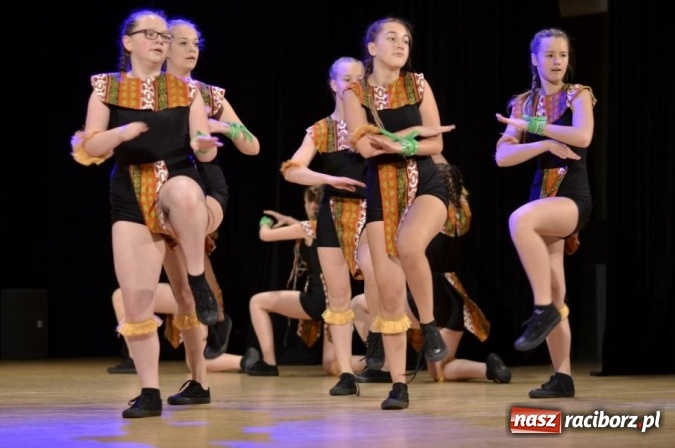 Zdjęcie w galerii na portalu naszraciborz.pl: X Powiatowy Festiwal Twórczości Artystycznej - konkurs tańca wiadomości z regionu