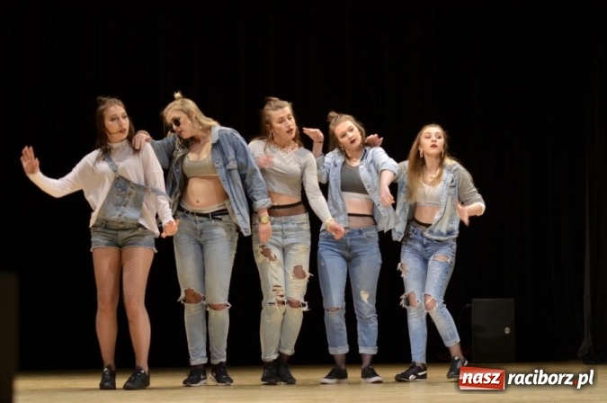 Zdjęcie w galerii na portalu naszraciborz.pl: X Powiatowy Festiwal Twórczości Artystycznej - konkurs tańca wiadomości z regionu