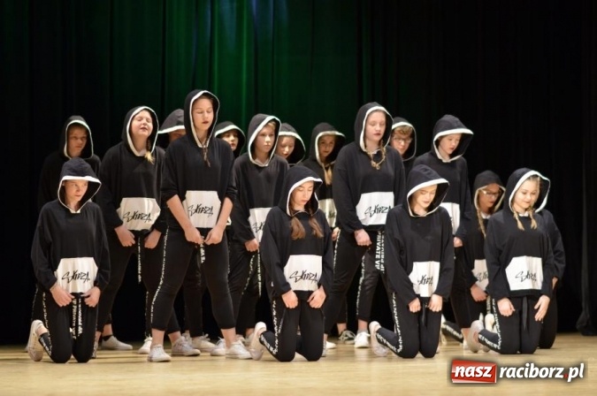 Zdjęcie w galerii na portalu naszraciborz.pl: X Powiatowy Festiwal Twórczości Artystycznej - konkurs tańca wiadomości z regionu