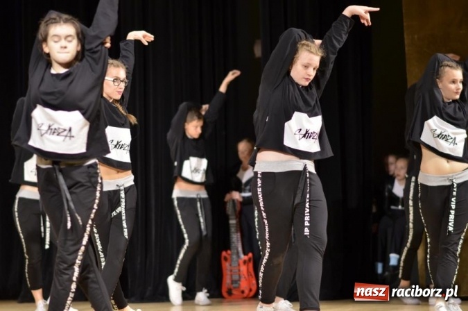 Zdjęcie w galerii na portalu naszraciborz.pl: X Powiatowy Festiwal Twórczości Artystycznej - konkurs tańca wiadomości z regionu