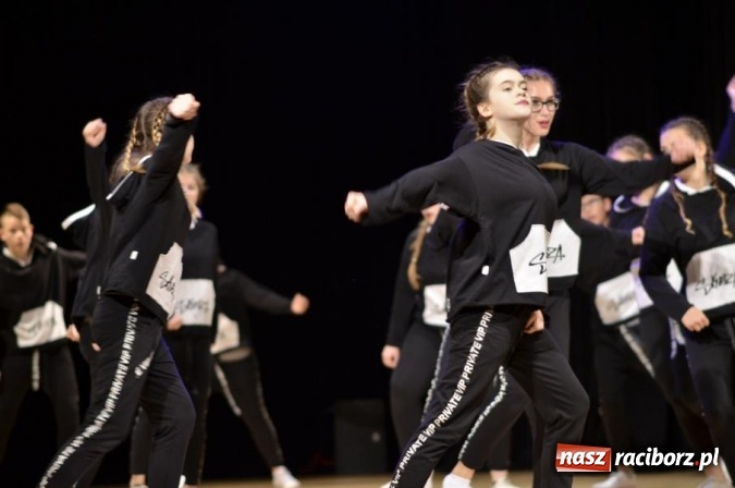 Zdjęcie w galerii na portalu naszraciborz.pl: X Powiatowy Festiwal Twórczości Artystycznej - konkurs tańca wiadomości z regionu