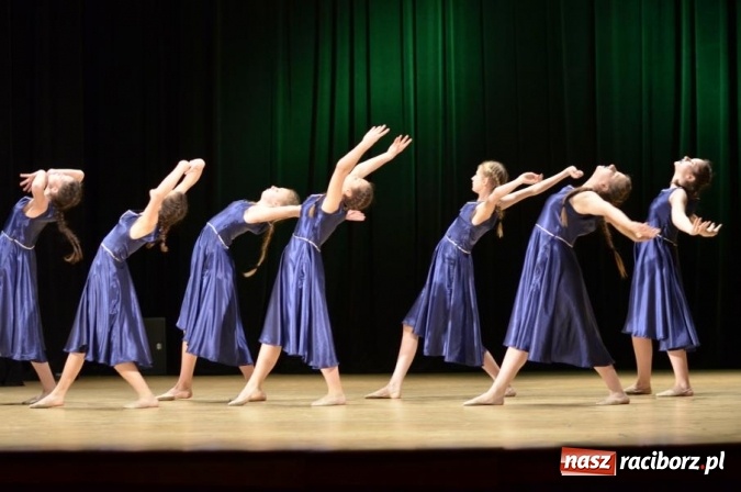 Zdjęcie w galerii na portalu naszraciborz.pl: X Powiatowy Festiwal Twórczości Artystycznej - konkurs tańca wiadomości z regionu
