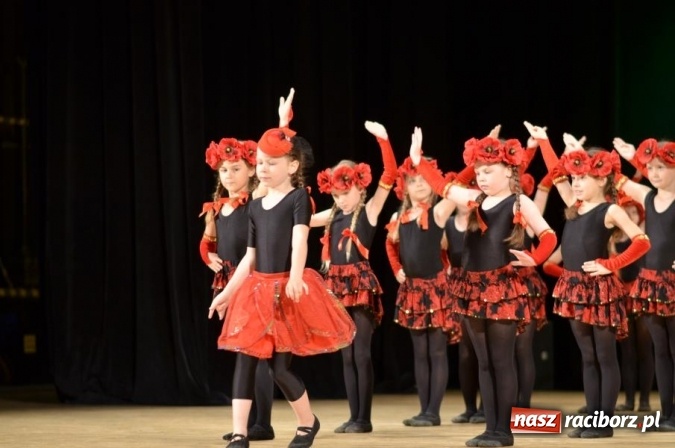 Zdjęcie w galerii na portalu naszraciborz.pl: X Powiatowy Festiwal Twórczości Artystycznej - konkurs tańca wiadomości z regionu